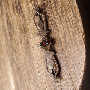 B835 austrian ruby 9ct gold Antique brooch pin